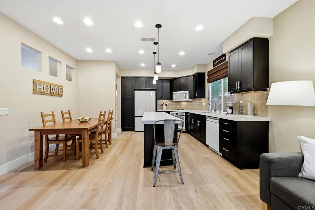 https://cdn.realtyfeed.com/cdn/127/307064655/a804055718b0706aea5a00efdad82c66.webp