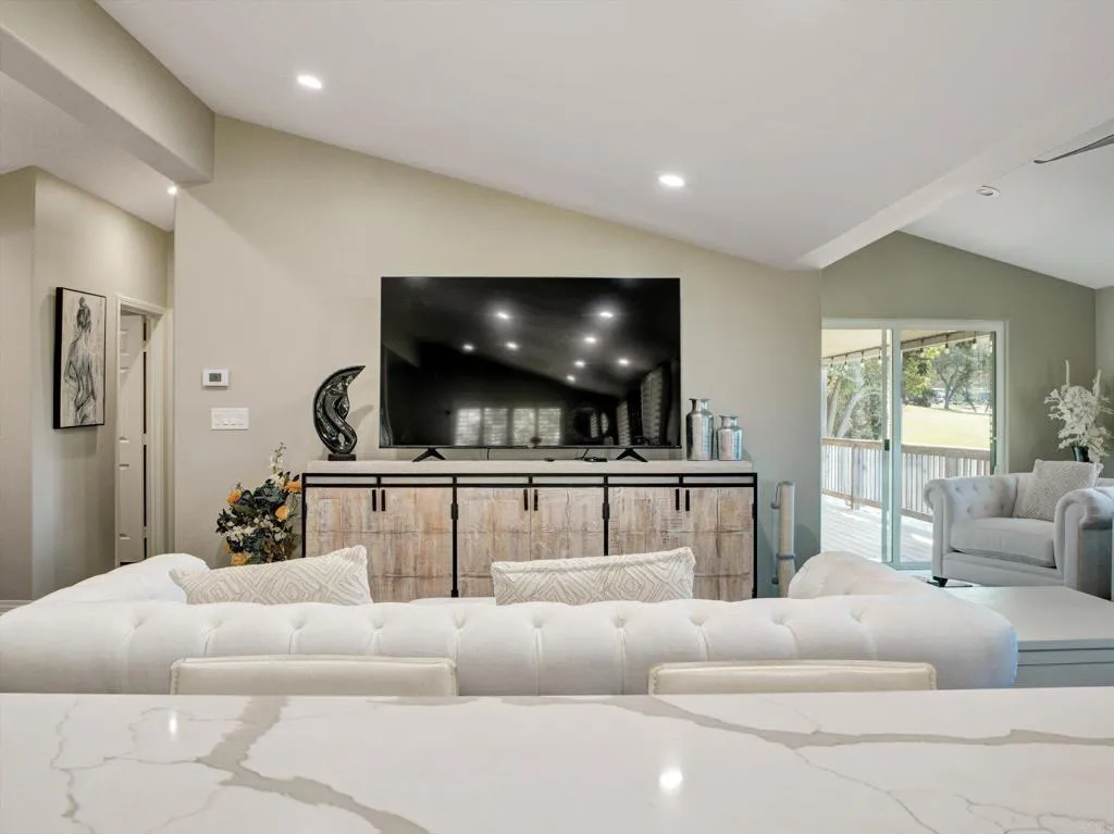 https://cdn.realtyfeed.com/cdn/127/307064685/cd70404ff49fce28a6a66879b008e058.webp