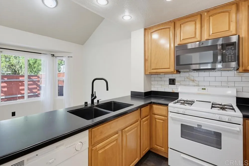 https://cdn.realtyfeed.com/cdn/127/307064709/4c645e5c15e3b958a3567f7c709ca815.webp
