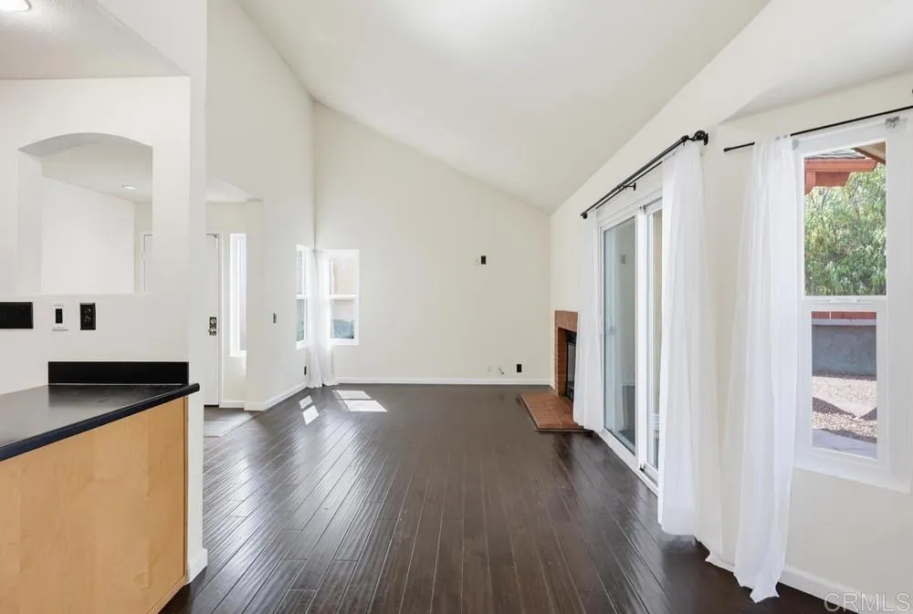 https://cdn.realtyfeed.com/cdn/127/307064709/66efe3e9e2e05b50d6553289f78925d5.webp