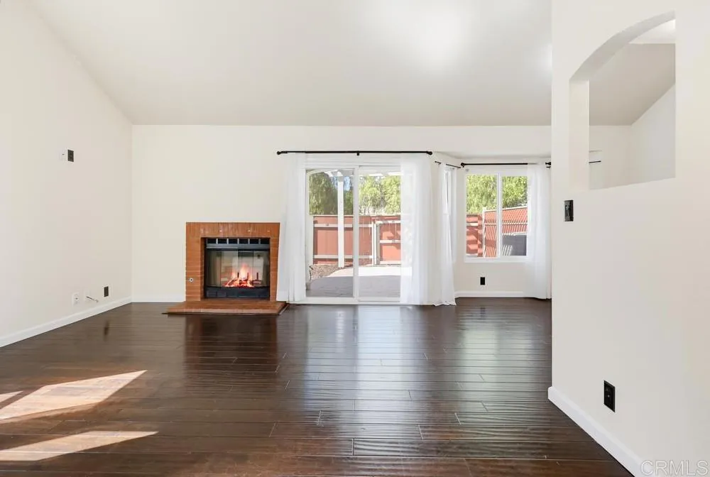 https://cdn.realtyfeed.com/cdn/127/307064709/6f3954df24bec705a9da20536176b6b1.webp