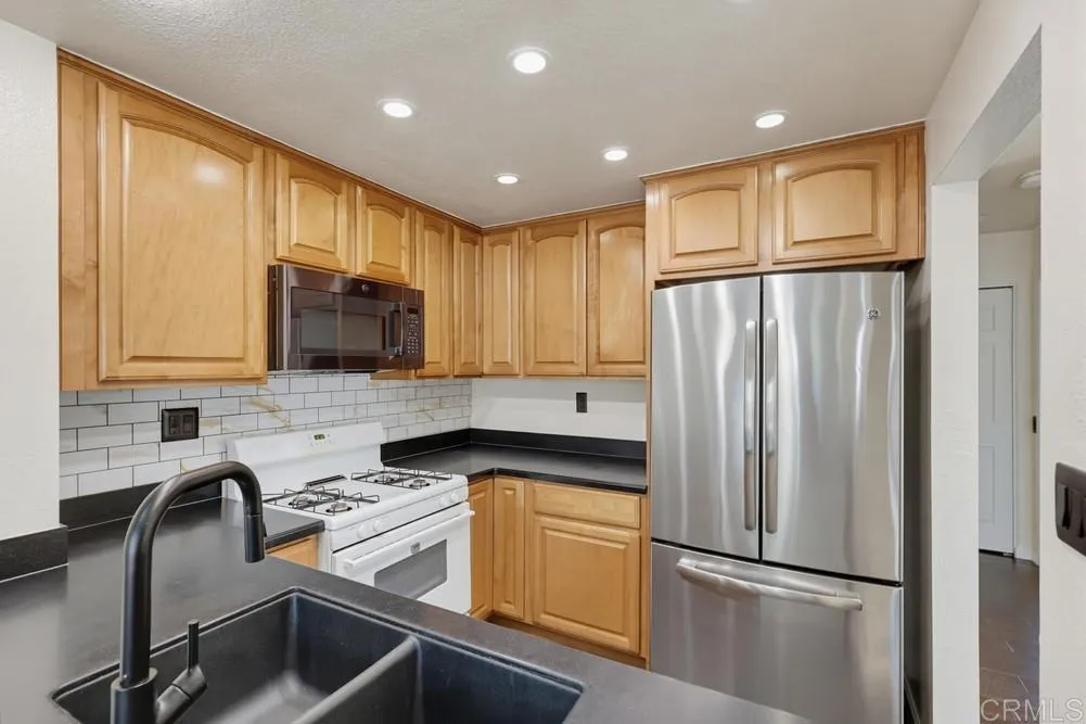 https://cdn.realtyfeed.com/cdn/127/307064709/e55a503069a477603f10714221ce7492.webp