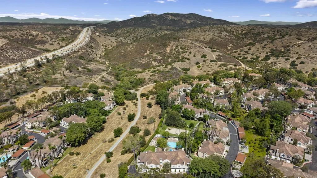 https://cdn.realtyfeed.com/cdn/127/307064830/00a9409e4fa2eef7b8435df4a50bd444.webp