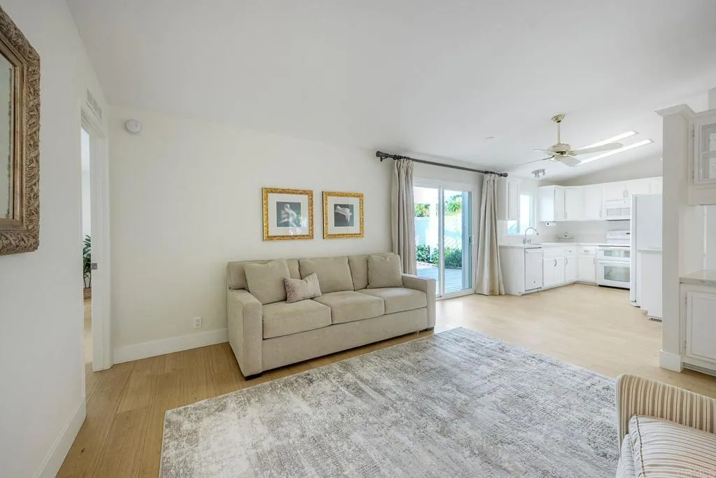 https://cdn.realtyfeed.com/cdn/127/307064836/33cbbc18aa70aeeaa49765897899a1c7.webp