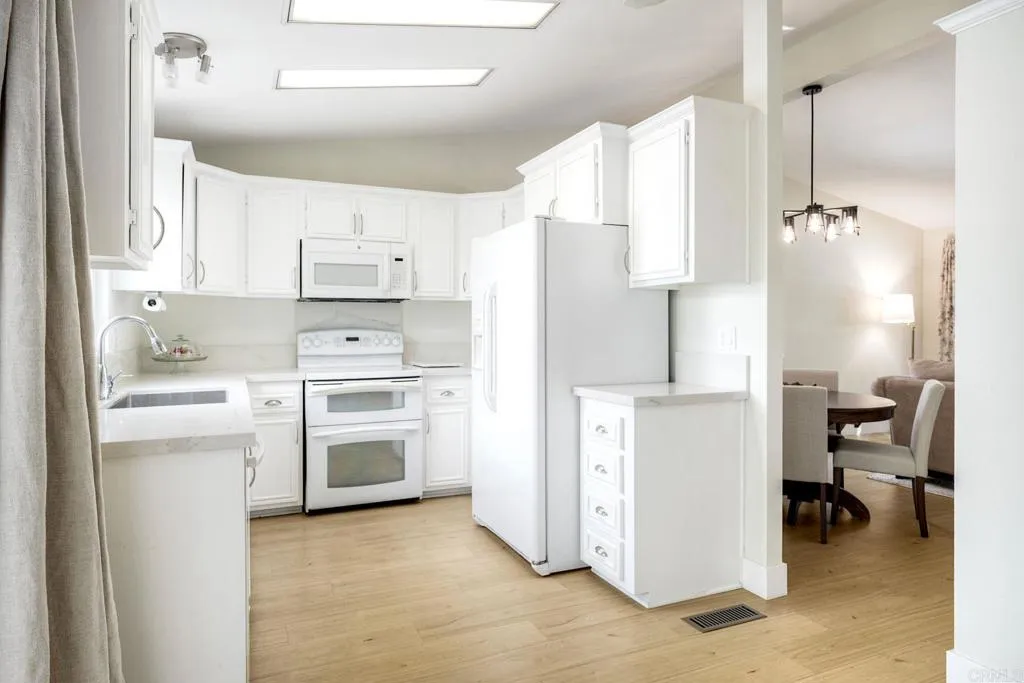 https://cdn.realtyfeed.com/cdn/127/307064836/d268fa288f4bcd92a437e81c2c103f8a.webp
