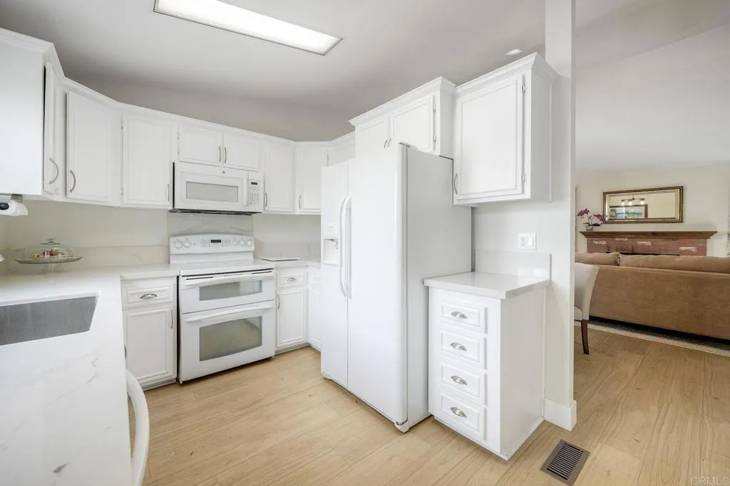 https://cdn.realtyfeed.com/cdn/127/307064836/f3df191cf6a73cbd568362c1a8e989bc.webp