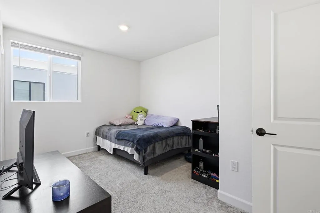 https://cdn.realtyfeed.com/cdn/127/307064944/220d22600dff542c7cd66a8dbdb6b432.webp