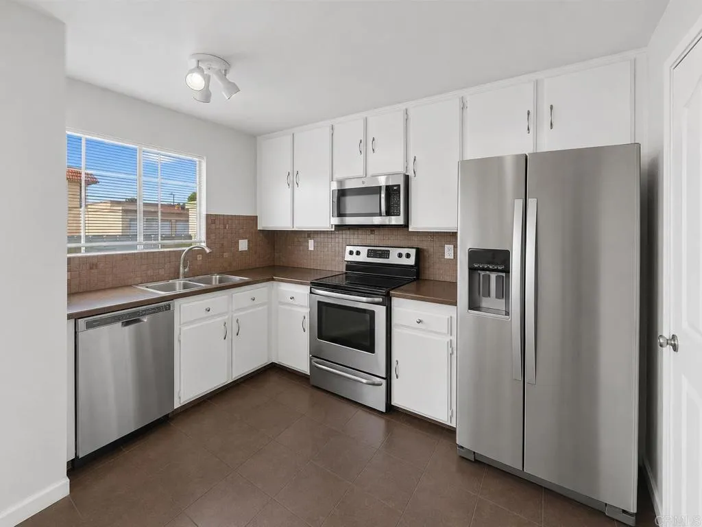 https://cdn.realtyfeed.com/cdn/127/307065008/03d31a74e81bc76223c0b8cbaf30e6d1.webp
