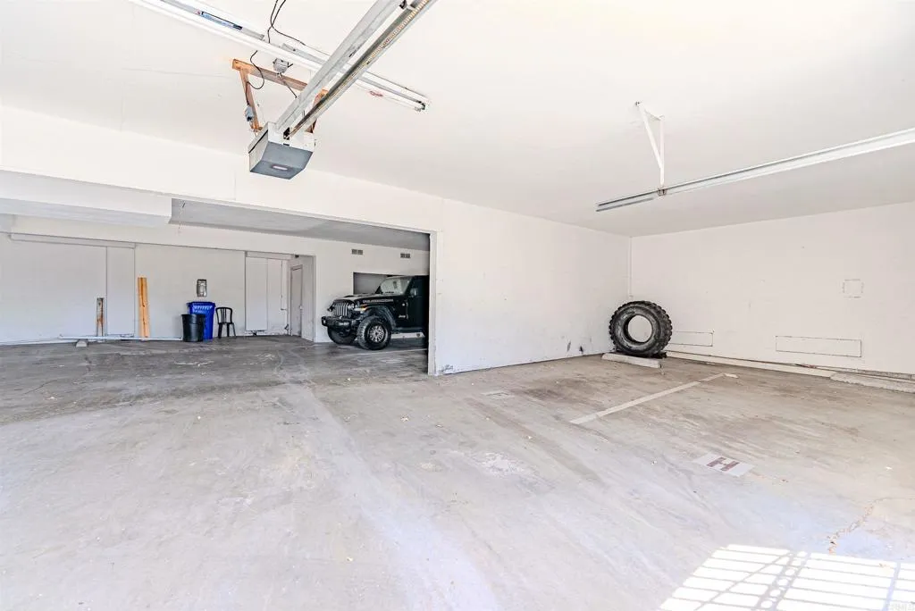 https://cdn.realtyfeed.com/cdn/127/307065057/8b9e4bbca92440399c076eb91c8c5aee.webp