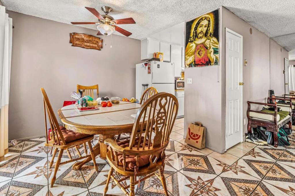 https://cdn.realtyfeed.com/cdn/127/307065155/c8c5a8c6e689f840953f184d49e4c9cb.webp