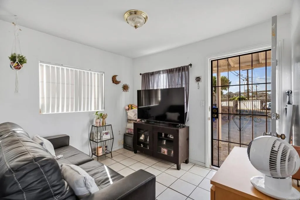 https://cdn.realtyfeed.com/cdn/127/307065159/0429e08ee52d8464e77fafd9d9376a7e.webp