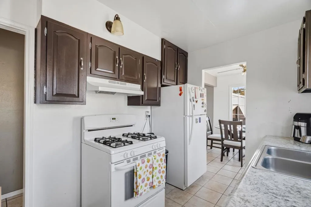 https://cdn.realtyfeed.com/cdn/127/307065159/30561e45dc42b235d0ed71cc531ab215.webp