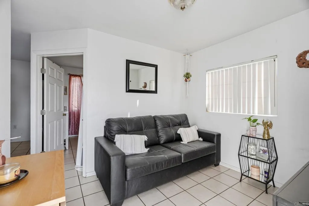 https://cdn.realtyfeed.com/cdn/127/307065159/c90f85bc06bf9db0c104a6aee354cb84.webp