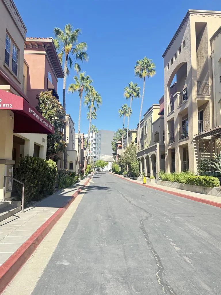 https://cdn.realtyfeed.com/cdn/127/307065186/295cced774ba546aa9cae25aa504db84.webp