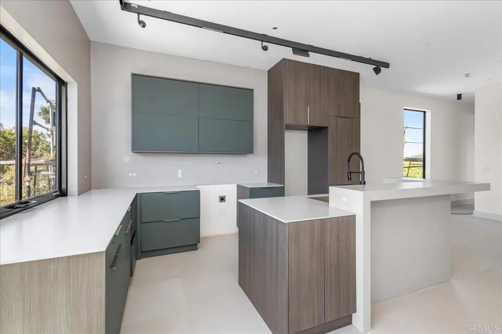https://cdn.realtyfeed.com/cdn/127/307065230/2d39e6477b2b0b2979245520847202aa.webp