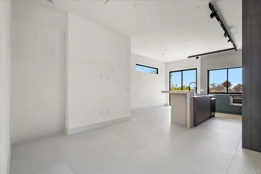 https://cdn.realtyfeed.com/cdn/127/307065230/7f43792989521c9f9bb5c22afc11fc34.webp