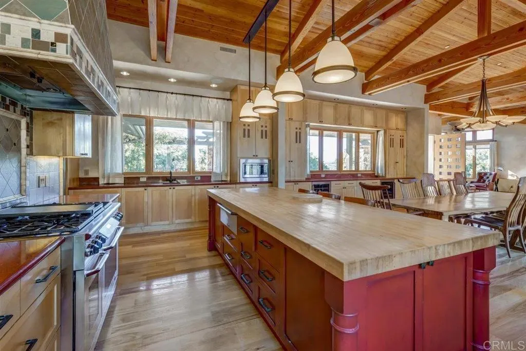 https://cdn.realtyfeed.com/cdn/127/307065305/f263dd13732fa1a260accc4aa32ad50c.webp