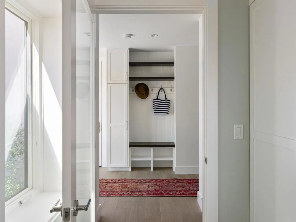 https://cdn.realtyfeed.com/cdn/127/307065307/01e92213b6392a8fb9b6693c439f4c35.webp