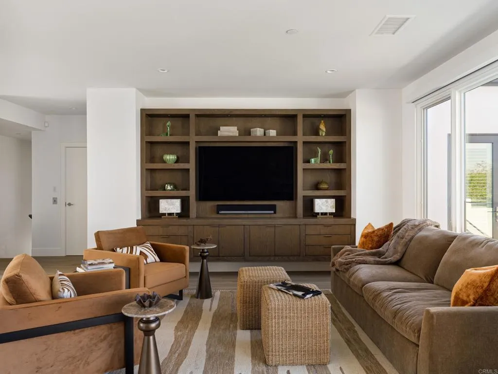 https://cdn.realtyfeed.com/cdn/127/307065307/04409873d35e693266424c0b8ff223c6.webp