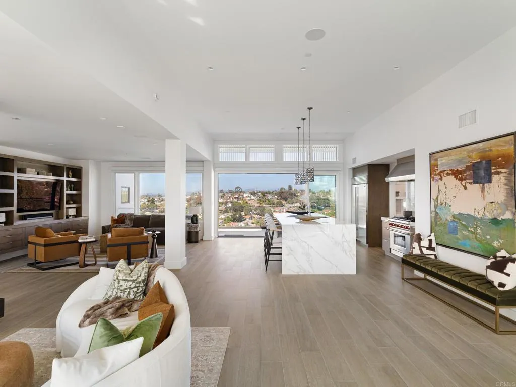 https://cdn.realtyfeed.com/cdn/127/307065307/72af706e0c26abfbb2fb51e481dad213.webp