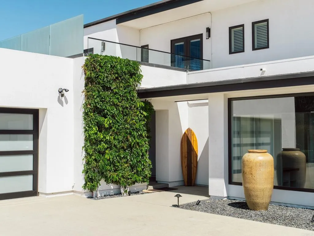 https://cdn.realtyfeed.com/cdn/127/307065307/7733aec0b84ef82b9b36381ffd50f8a7.webp