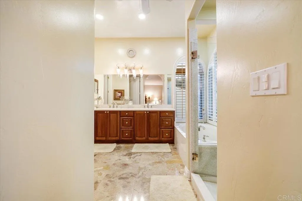 https://cdn.realtyfeed.com/cdn/127/307065414/40472e092bc53c60413c993abc56a4e9.webp