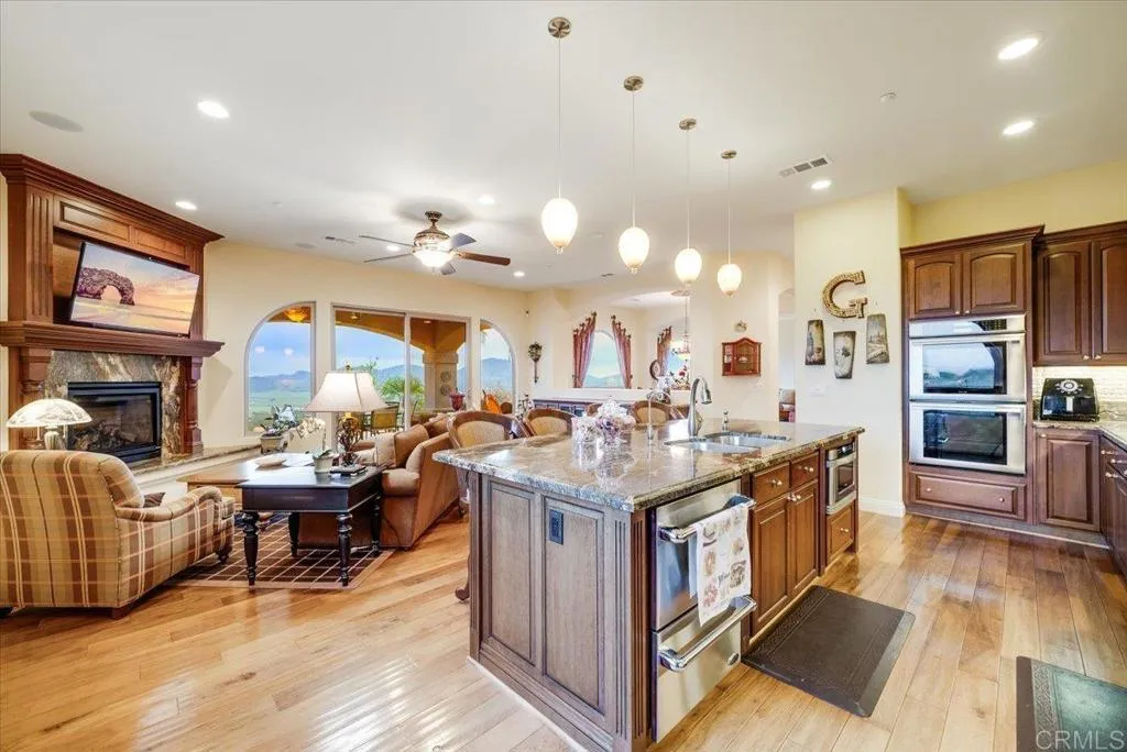 https://cdn.realtyfeed.com/cdn/127/307065414/d169f51c956fa9905191ddc3f16e4d56.webp