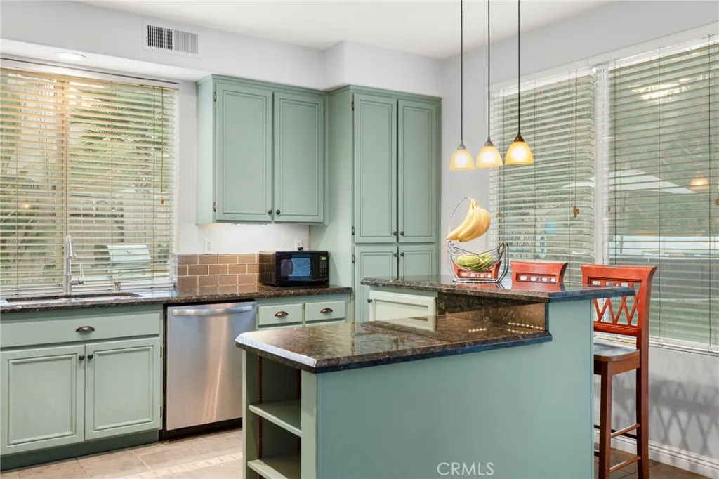 https://cdn.realtyfeed.com/cdn/127/307065418/e4f7799cebd263e2cfd4a7378b4ca75f.webp