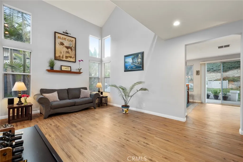 https://cdn.realtyfeed.com/cdn/127/307065418/fb6cbbe902f8ae8fe4316dfed992a329.webp