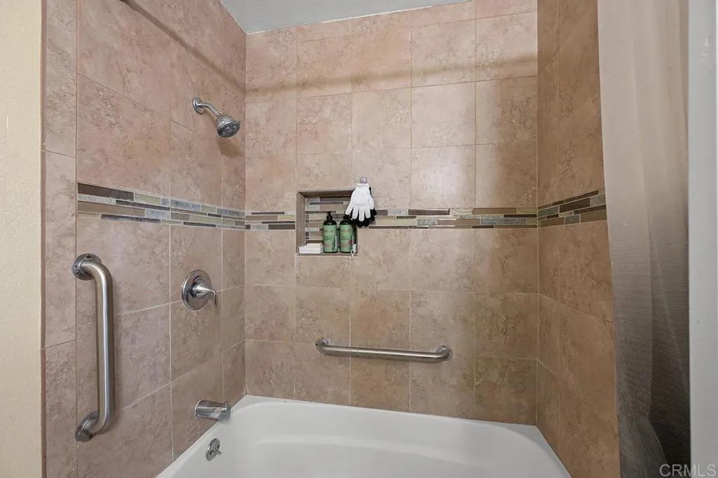 https://cdn.realtyfeed.com/cdn/127/307065426/99ab0c3663a570e012dc389bea1c0ed9.webp