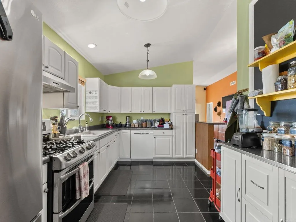 https://cdn.realtyfeed.com/cdn/127/307065437/82e70a6aea52e8912963afcdda4eebbc.webp