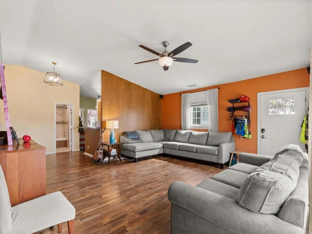 https://cdn.realtyfeed.com/cdn/127/307065437/8da3986efe2026967553f22ffde0a3cd.webp