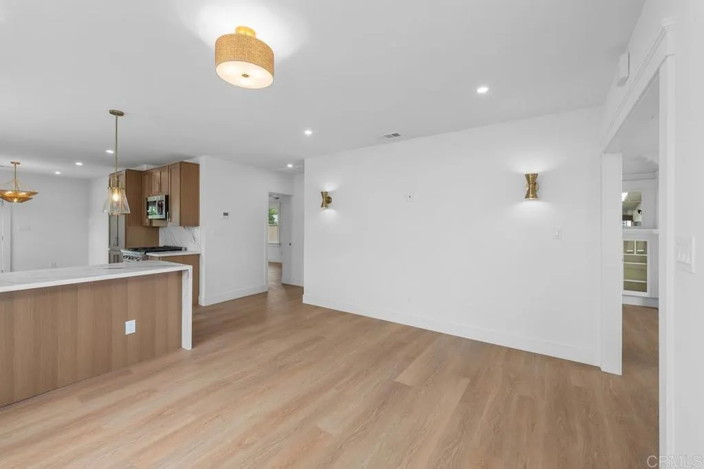 https://cdn.realtyfeed.com/cdn/127/307065665/40a3e5949983212efad9803e0a4521a8.webp
