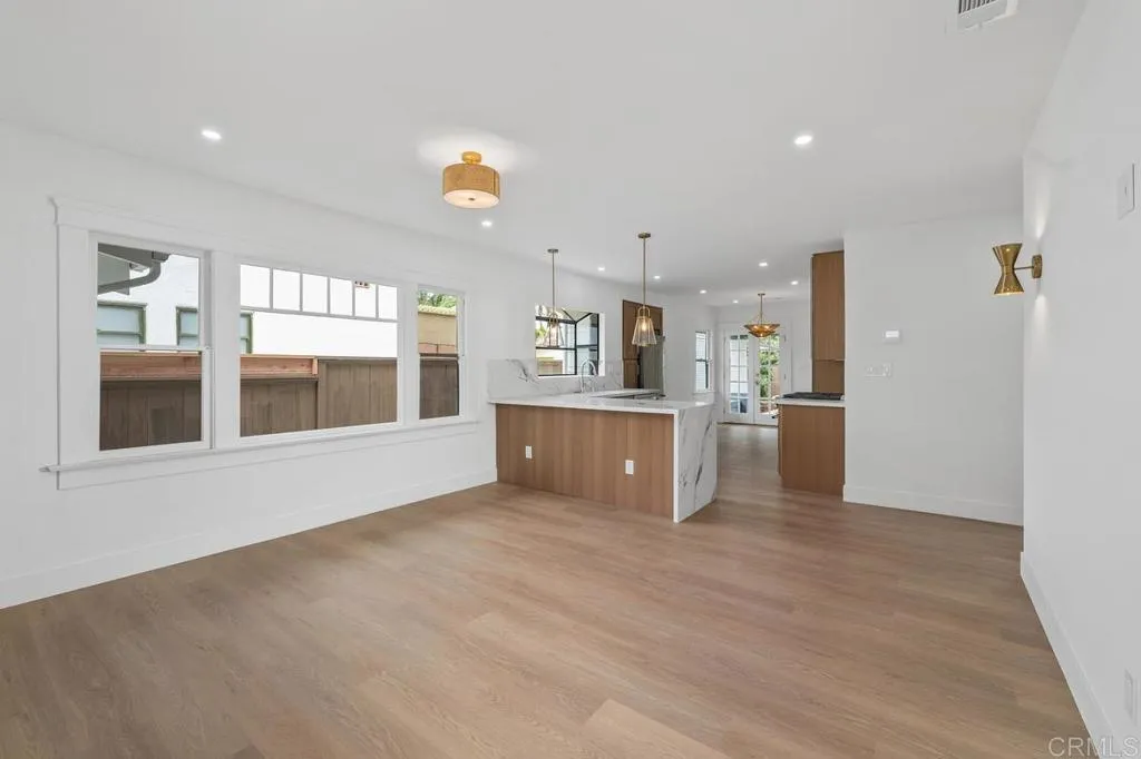 https://cdn.realtyfeed.com/cdn/127/307065665/ef563adafa989ac6c5e0408a878bd4ef.webp