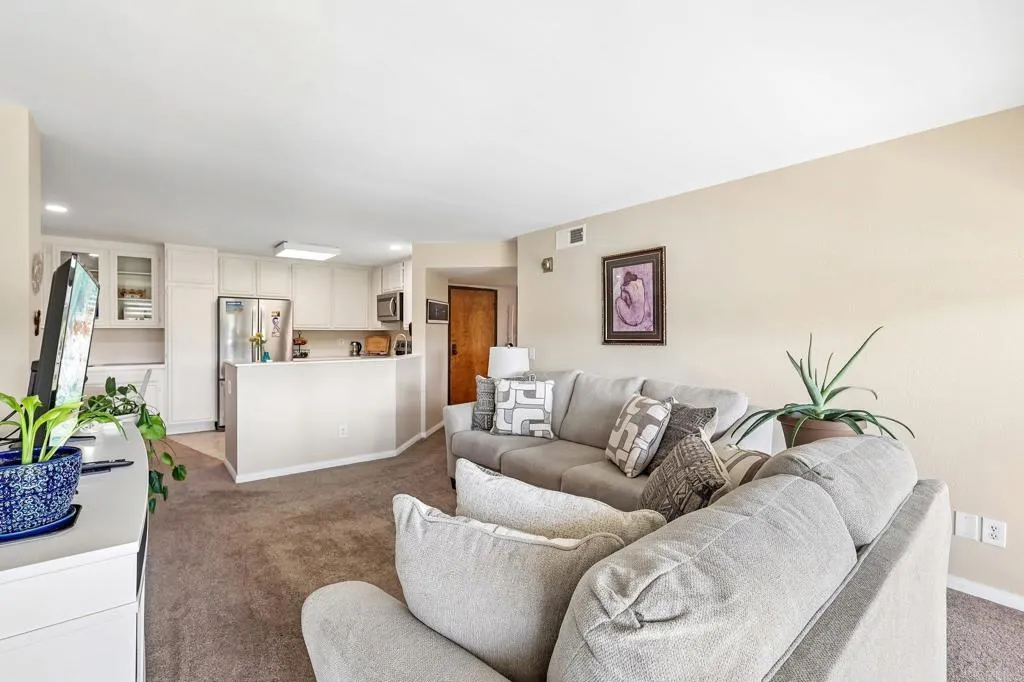 https://cdn.realtyfeed.com/cdn/127/307065748/098c246dc3aaa0c155b112f97e2cc016.webp