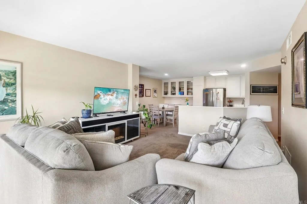 https://cdn.realtyfeed.com/cdn/127/307065748/7b442c6bf8550e47f1f8347f388aa667.webp