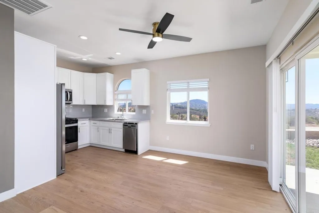 https://cdn.realtyfeed.com/cdn/127/307065780/c6ca4285fe1a953bbbfe1729669e88ff.webp