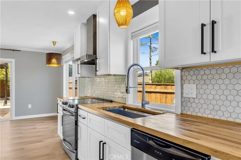 https://cdn.realtyfeed.com/cdn/127/307065791/04ac38b810027561dbdfee3f5b023523.webp