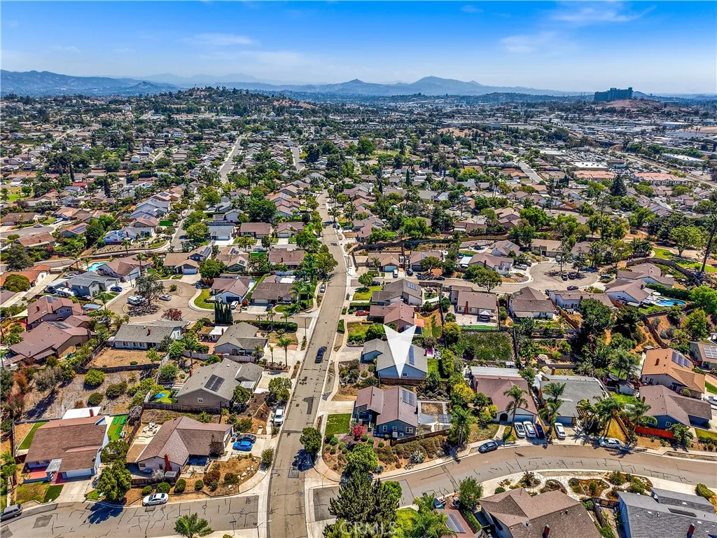 https://cdn.realtyfeed.com/cdn/127/307065791/7f90ebaeb1fe90d3b4d63019eaf35175.webp