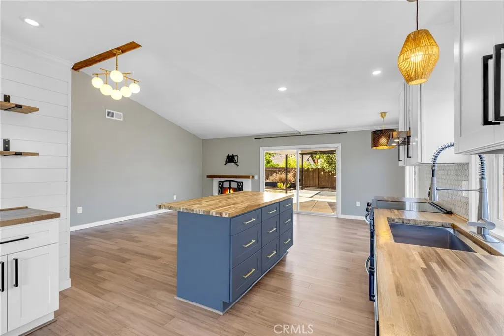 https://cdn.realtyfeed.com/cdn/127/307065791/a98b7d34e30914bc50a7b3f678cf60ab.webp