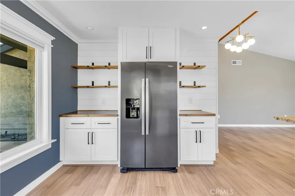 https://cdn.realtyfeed.com/cdn/127/307065791/c64f4d5f35ab8585f14c7e93f81080cd.webp