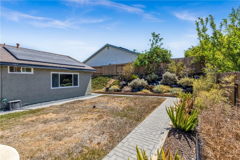 https://cdn.realtyfeed.com/cdn/127/307065791/de8d5e6ffb2343f0f98fd3e8984588be.webp