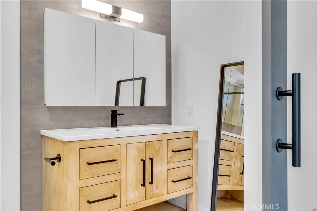 https://cdn.realtyfeed.com/cdn/127/307065791/deb0b55ce39042ee8982b9c7ec719b06.webp