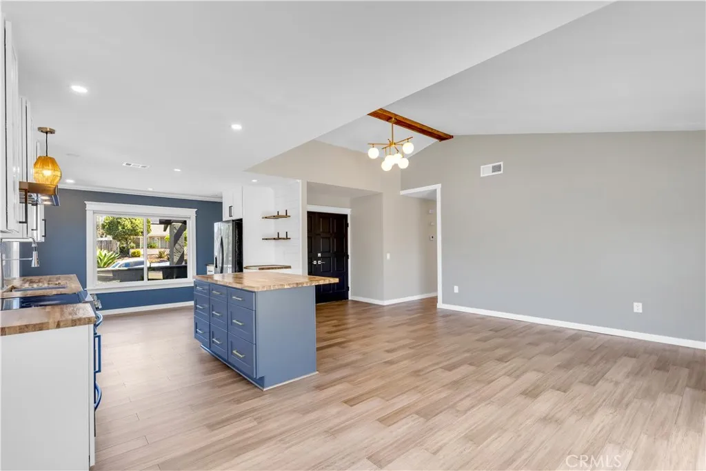 https://cdn.realtyfeed.com/cdn/127/307065791/e4d36e11767f0312652f49f925af368c.webp