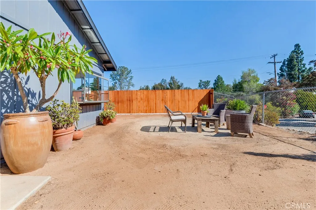 https://cdn.realtyfeed.com/cdn/127/307065801/54656def551d14a5315a8cc581d69a86.webp