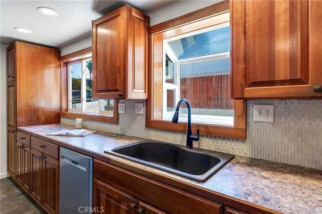 https://cdn.realtyfeed.com/cdn/127/307065801/f16eb2e8919ffb8e82a5f43e114963bb.webp