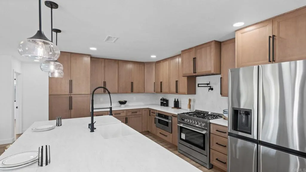 https://cdn.realtyfeed.com/cdn/127/307065803/1d9a835e696b79a6ad09a28f59a535f5.webp