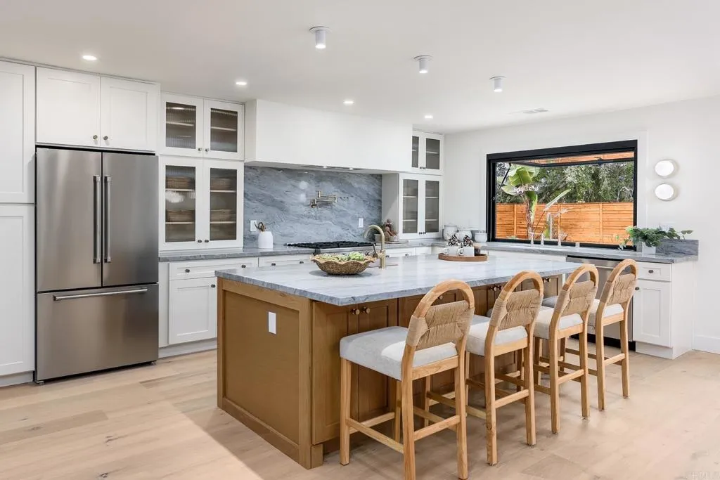 https://cdn.realtyfeed.com/cdn/127/307065808/fe86a94ae70290328d5d29b0c2f3834c.webp