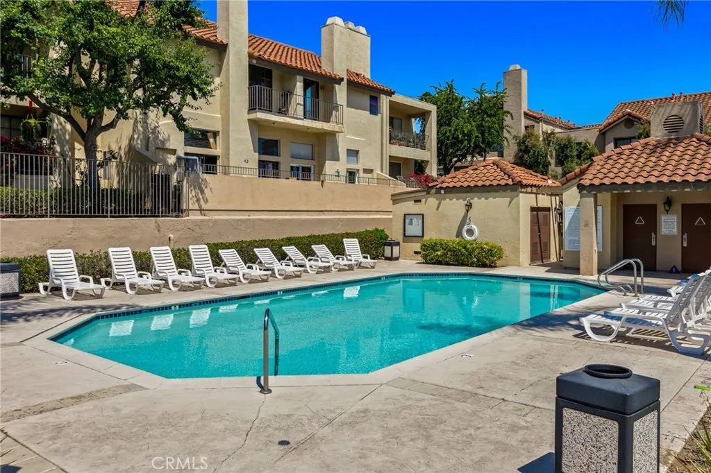 https://cdn.realtyfeed.com/cdn/127/307065865/3ca8ac7c31bb055676de8ffa31281bf4.webp