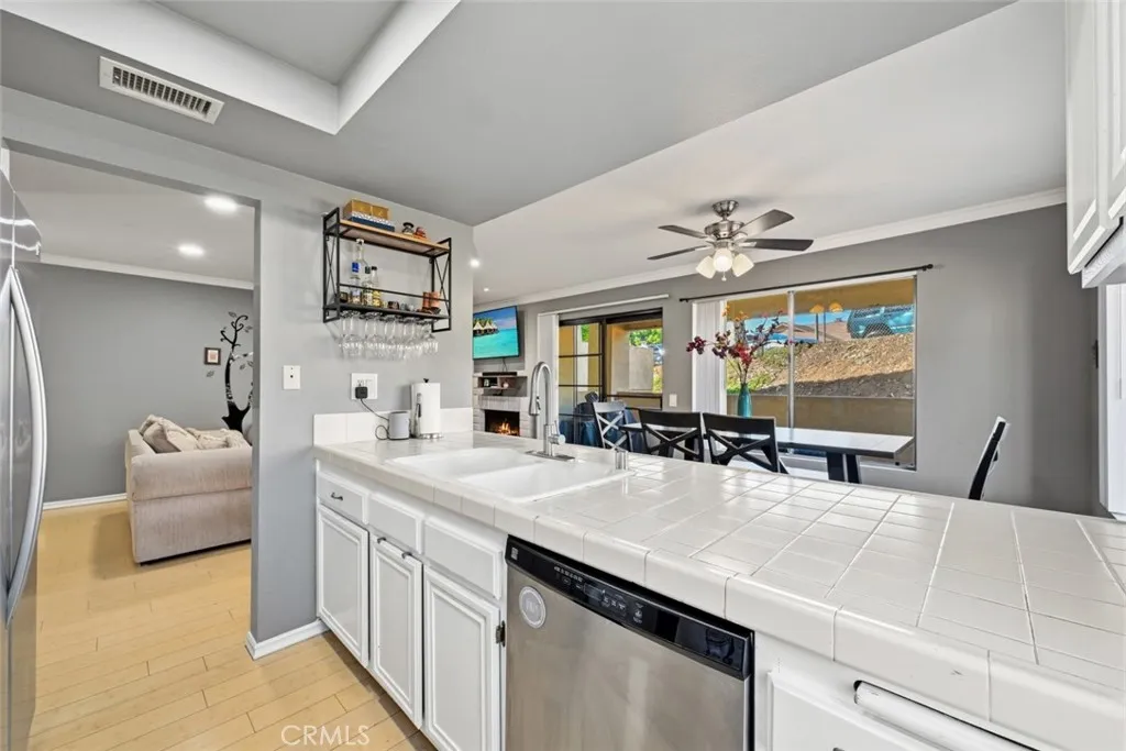 https://cdn.realtyfeed.com/cdn/127/307065865/58911e2dab5a998dd6b986bb6fb2e784.webp